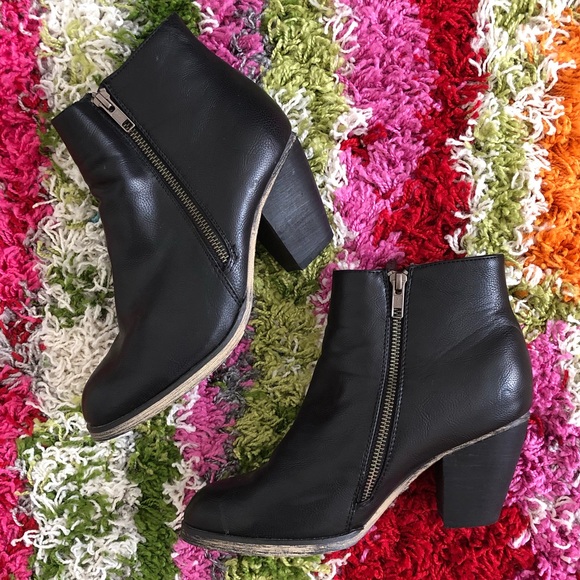 Urban Outfitters Ecoté black leather booties, 8.5 - Picture 3 of 9